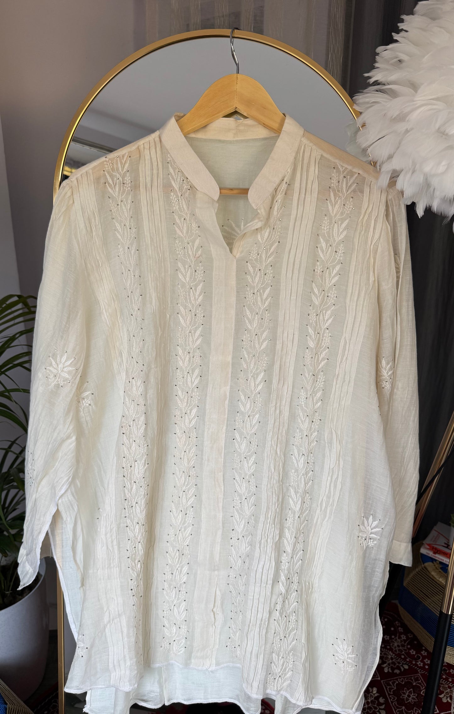 NURA CHIKANKARI MUL CHANDERI MUKAISH TOP- WHITE