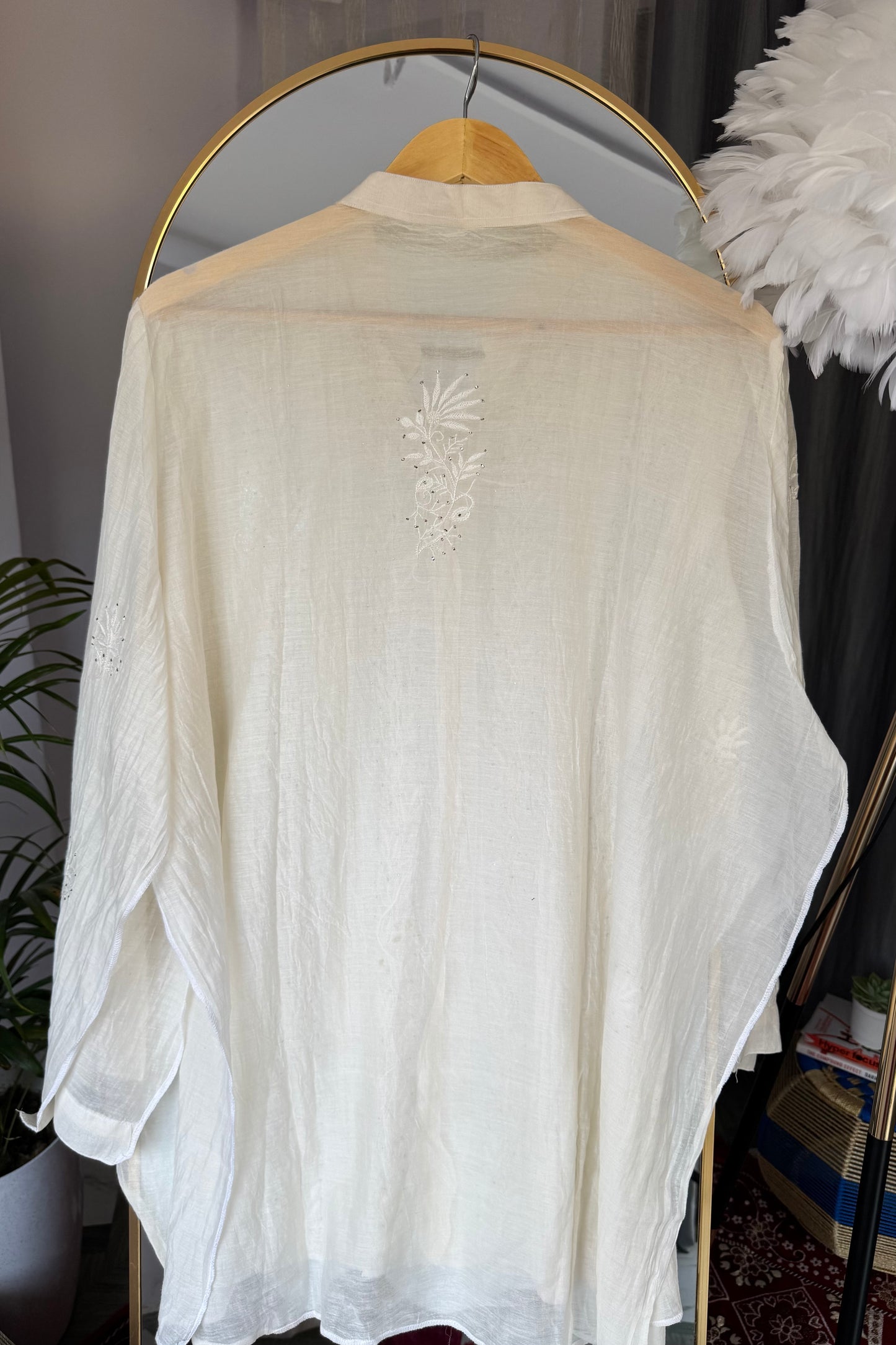 NURA CHIKANKARI MUL CHANDERI MUKAISH TOP- WHITE