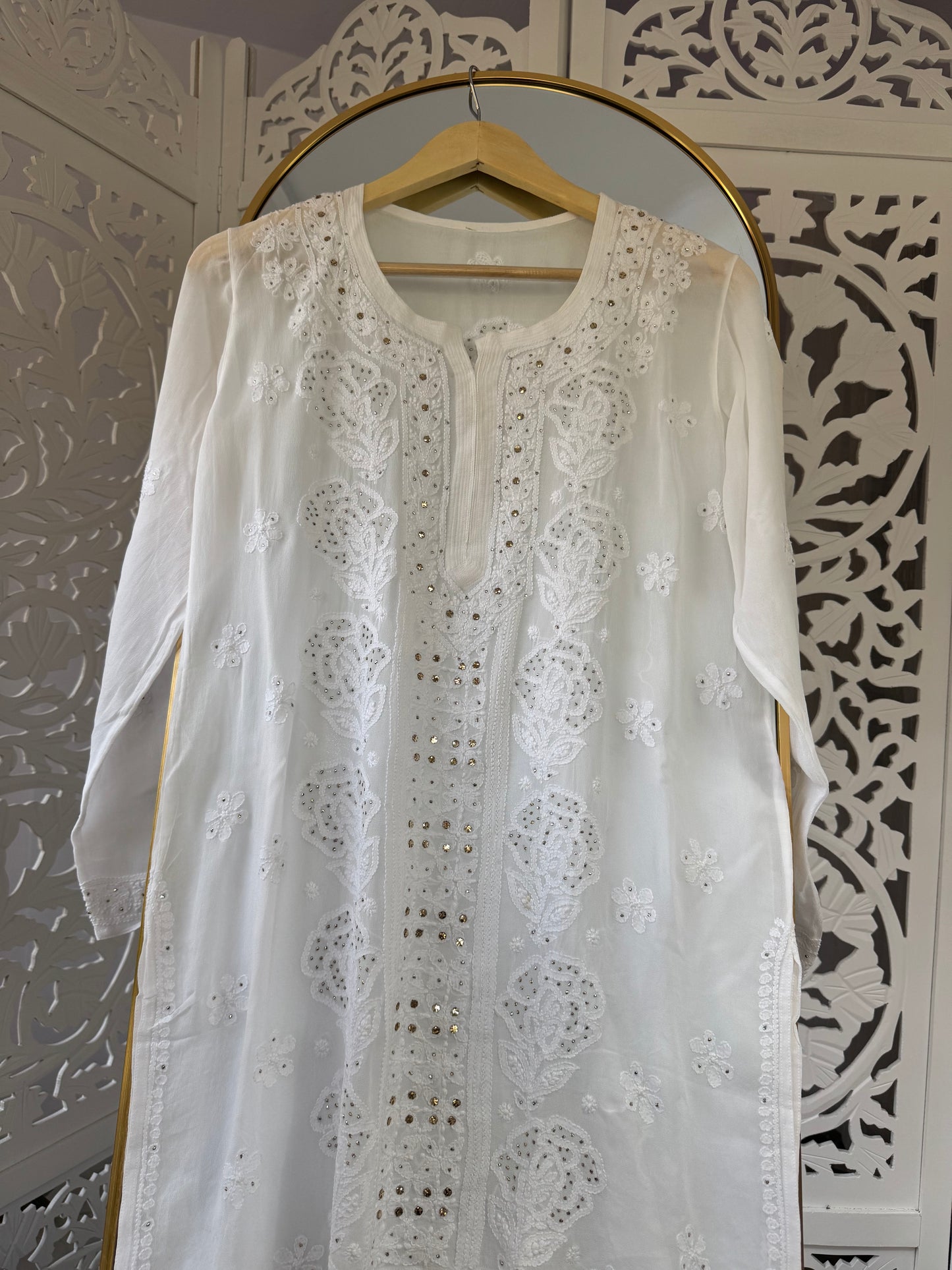 VISCOSE GEORGETTE CHIKANKARI MUKAISH SHORT KURTA- WHITE