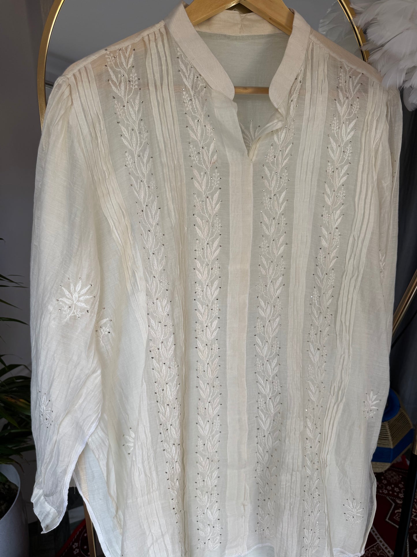 NURA CHIKANKARI MUL CHANDERI MUKAISH TOP- WHITE